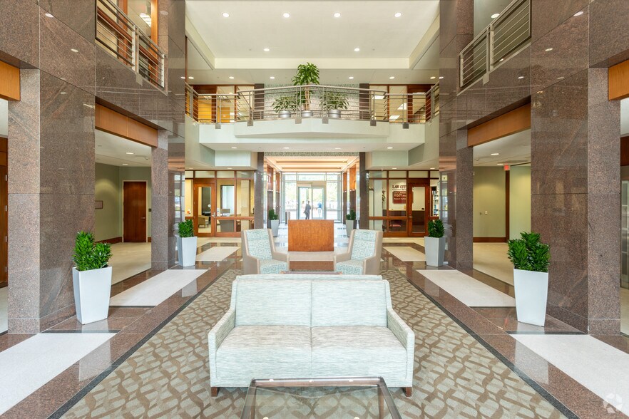 More Photos Of 19500 Victor Pky, Livonia Office For Lease