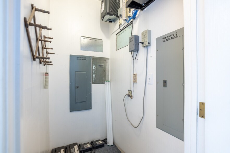 More Photos Of 1455 South St, Redding Flex For Sale