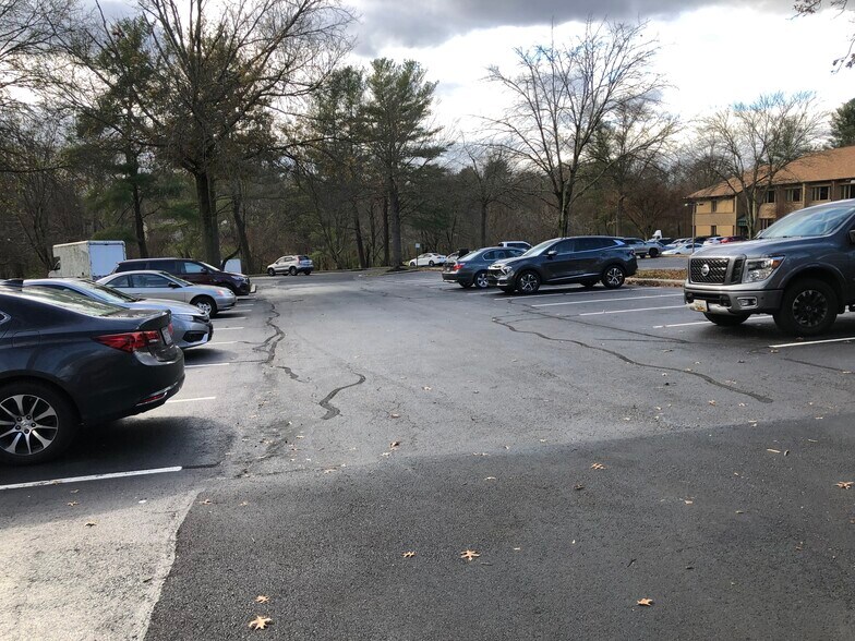 More Photos Of 5525 Twin Knolls Rd, Columbia Office For Sale