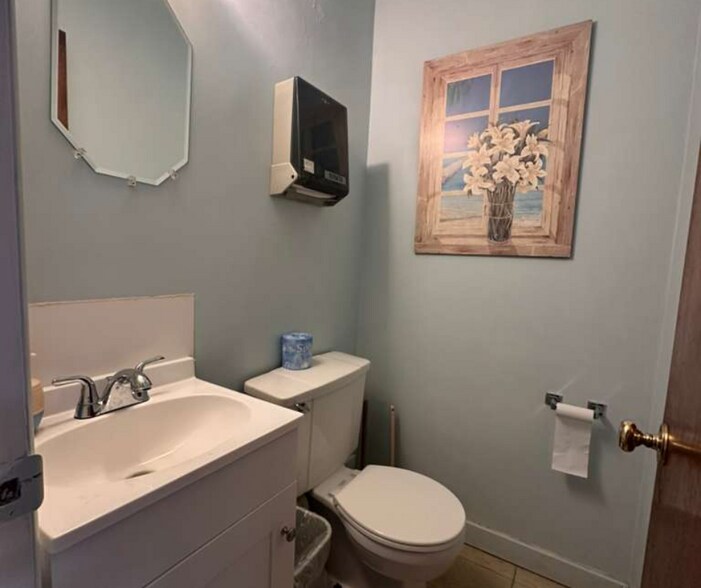 More Photos Of 415 Main St., Laurel Flex For Lease