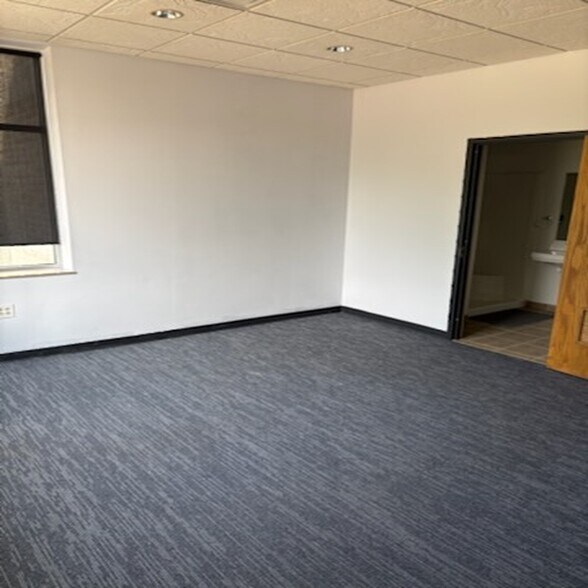 More Photos Of 12777 Abbey Rd, North Royalton Warehouse For Lease