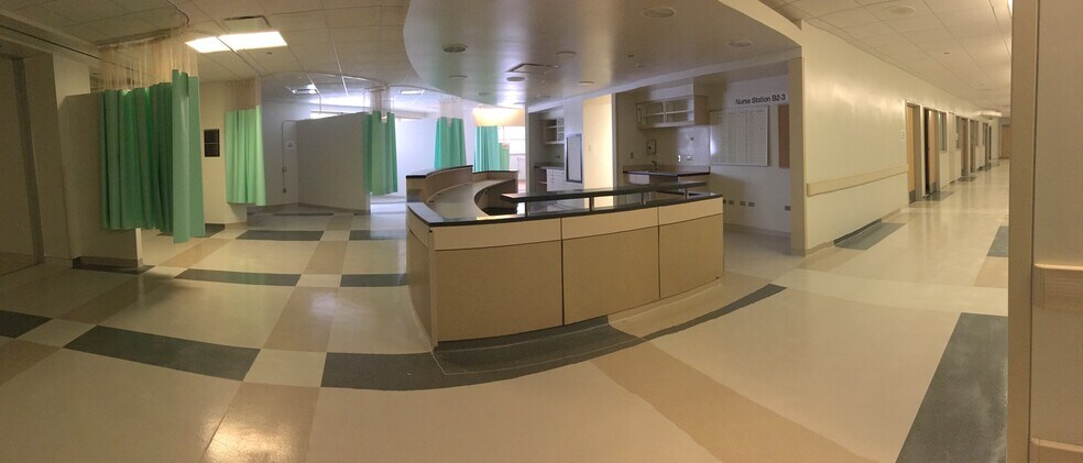 More Photos Of 901-934 Center St, Elgin Hospital For Sale