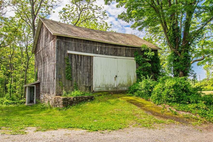 More Photos Of 62 Mount Pleasant Rd, Columbia Specialty For Sale