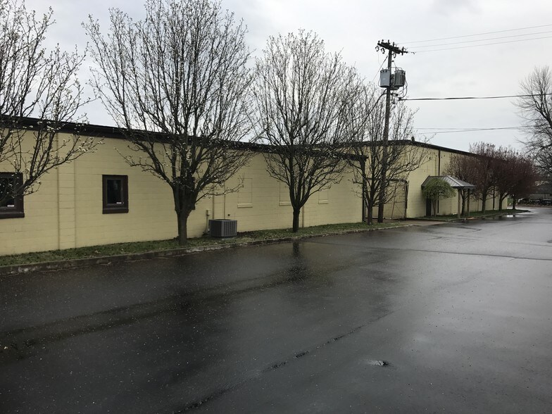 More Photos Of 2635 S F St, Elwood Manufacturing For Lease