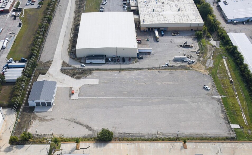 More Photos Of 8720 South Fwy, Fort Worth Warehouse For Lease