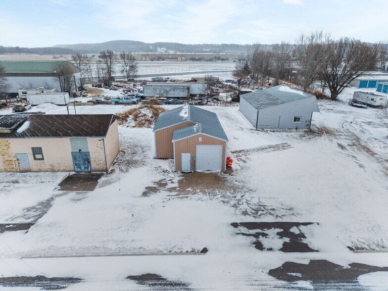 More Photos Of 1628-1630 Maple St, Reedsburg Warehouse For Lease