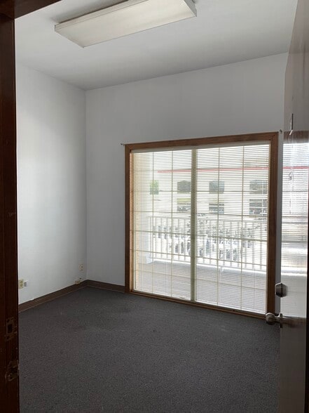 More Photos Of 1310 I-10 S, Beaumont Medical For Lease