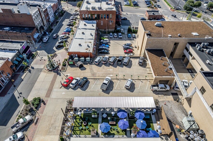 More Photos Of 131 Strawberry Alley Aly, Clarksville General Retail For Lease