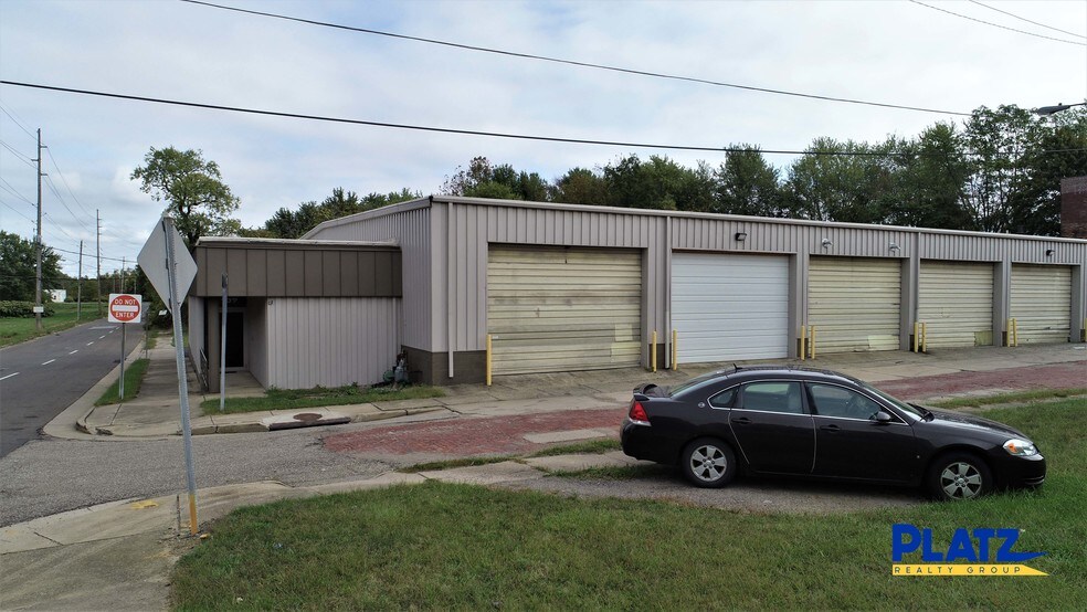 More Photos Of 107 N Hine St, Youngstown Industrial For Sale