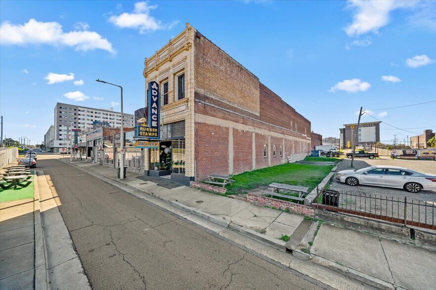 More Photos Of 339 Madison Ave, Memphis Storefront Retail Office For Lease