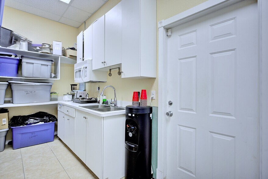 More Photos Of 5142 Schumacher Rd, Sebring General Retail For Sale