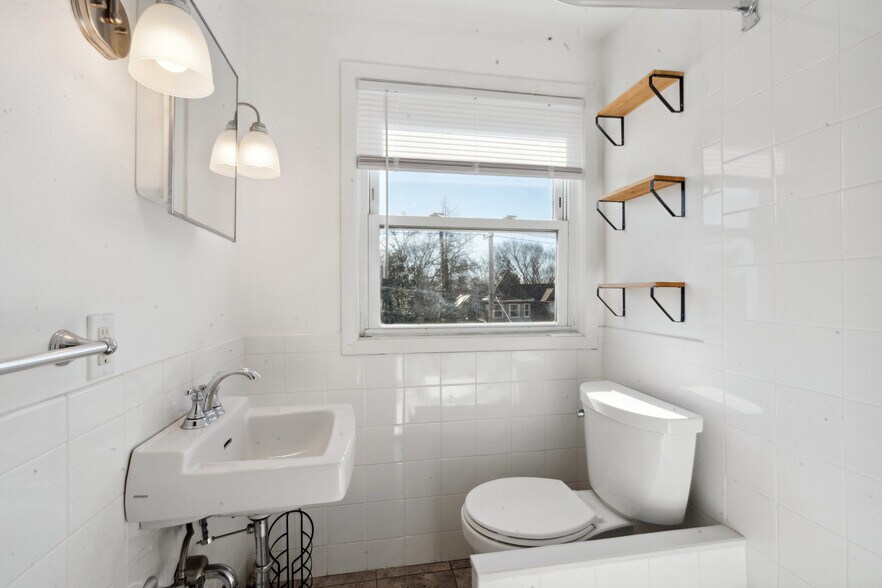 More Photos Of 253 Sea Cliff Ave, Sea Cliff Storefront Retail Residential For Sale