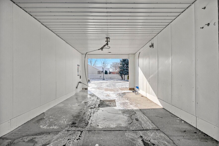 More Photos Of 25957 Gibraltar Rd, Flat Rock Carwash For Sale