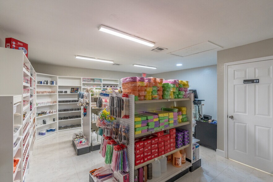 More Photos Of 2700 Evans Ave, Fort Myers Light Manufacturing For Sale