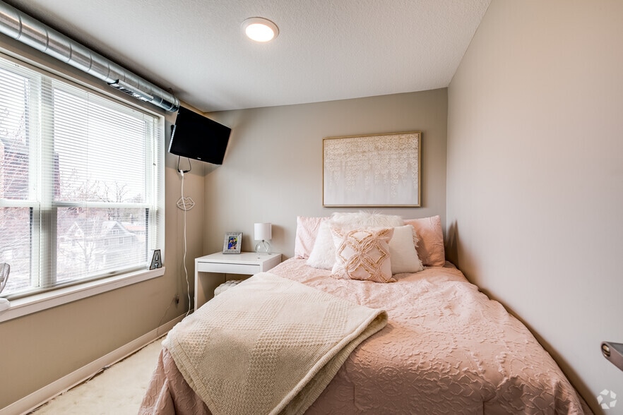 More Photos Of 1975-1977 Marshall Ave, Saint Paul Apartments For Sale