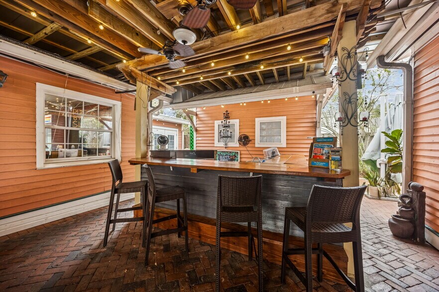 More Photos Of 218 Ash St, Fernandina Beach Freestanding For Sale