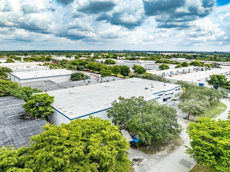 More Photos Of 4915 NW 159th St, Miami Lakes Warehouse For Lease