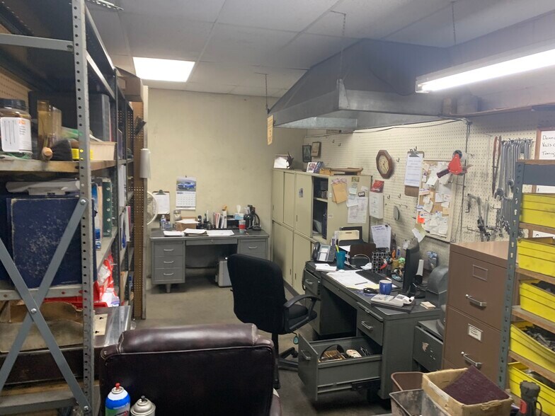 More Photos Of 12677 San Fernando Rd, Sylmar Auto Repair For Lease