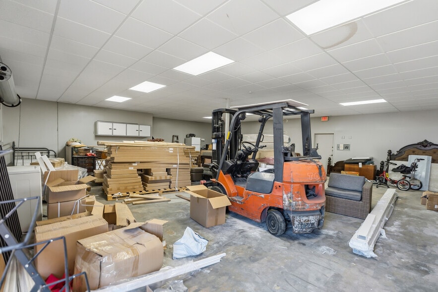 More Photos Of 5375 Industrial Dr, Huntington Beach Light Distribution For Sale