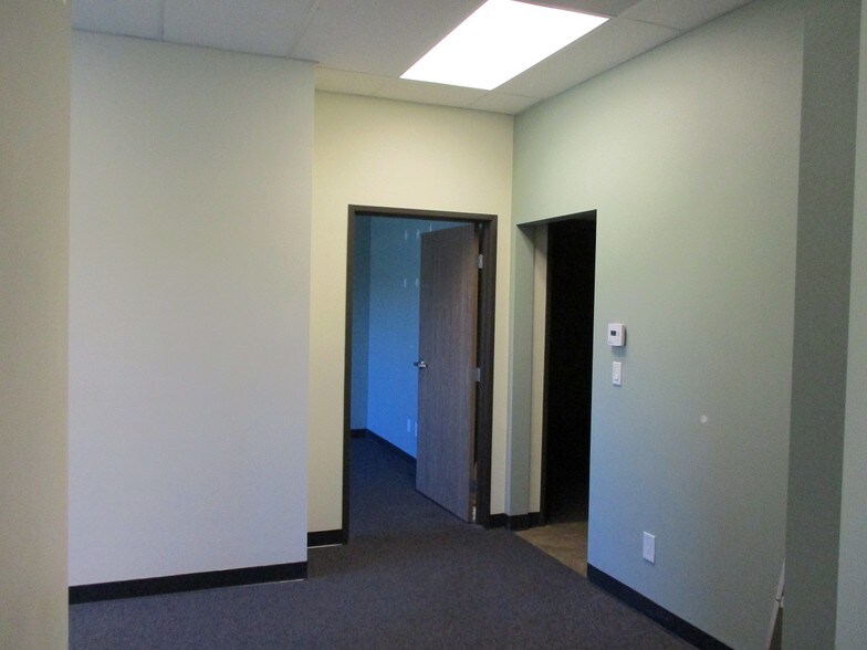 More Photos Of 4517 Market St, Ventura Light Distribution For Lease