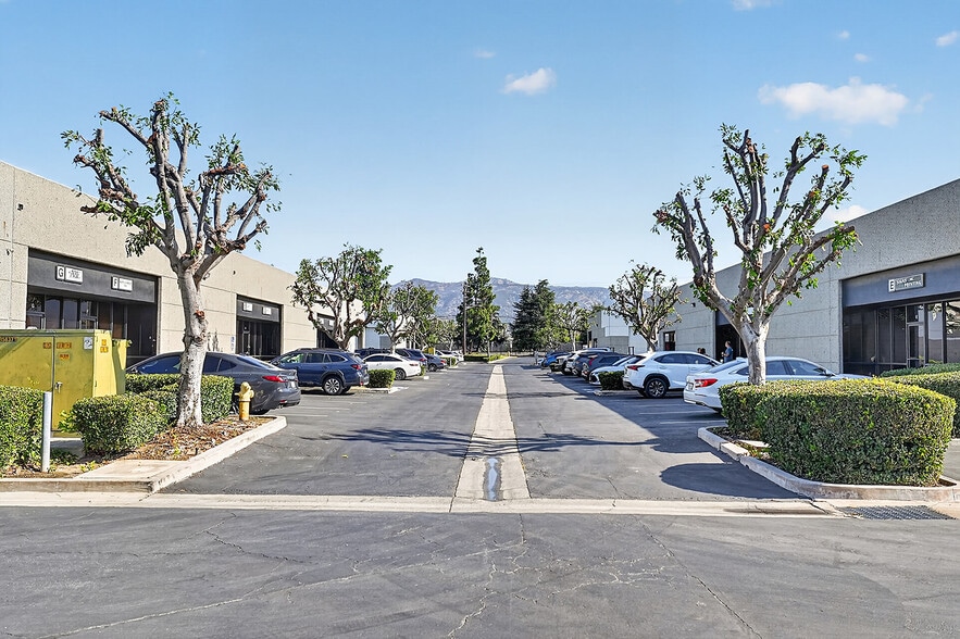 More Photos Of 550-590 E Arrow Hwy, San Dimas Warehouse For Lease