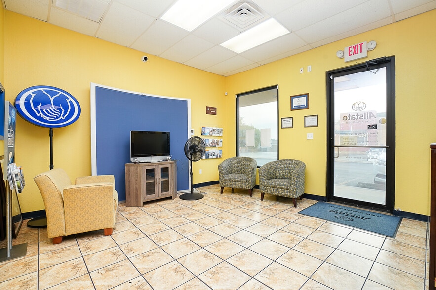 More Photos Of 2430 E Southcross Blvd, San Antonio Storefront For Lease