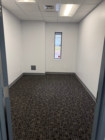 More Photos Of 182 Commerce St, East Haven Manufacturing For Lease