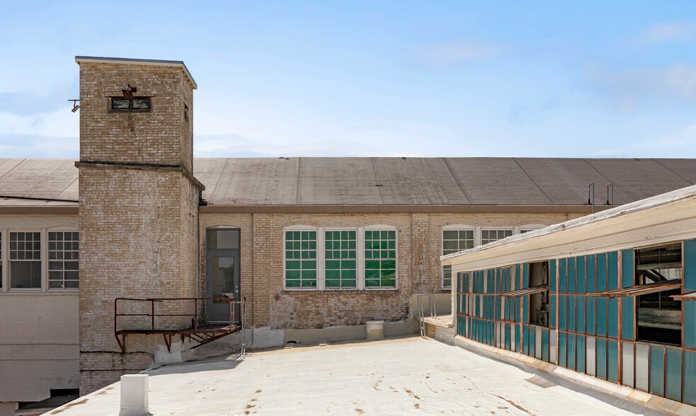 More Photos Of 1618-1620 Central Ave NE, Minneapolis Warehouse For Lease
