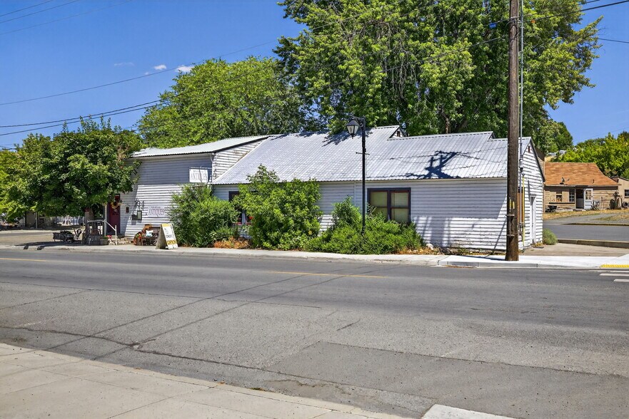 More Photos Of 234 S Canyon Blvd, John Day Freestanding For Sale