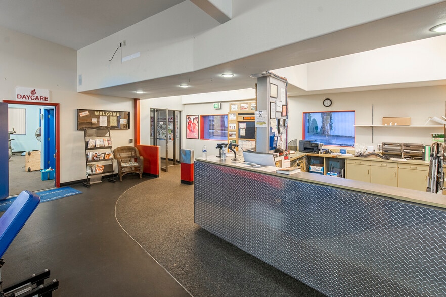 More Photos Of 1713 Beavercreek Rd, Oregon City Freestanding For Lease