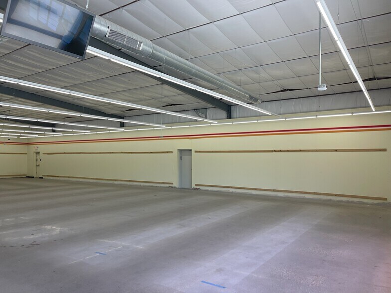 More Photos Of 44034 Highway 429, Saint Amant Freestanding For Lease