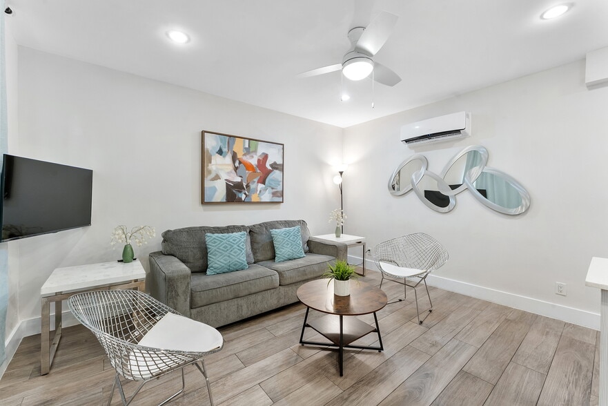 More Photos Of 3020-3024 Seville St, Fort Lauderdale Hotel For Sale