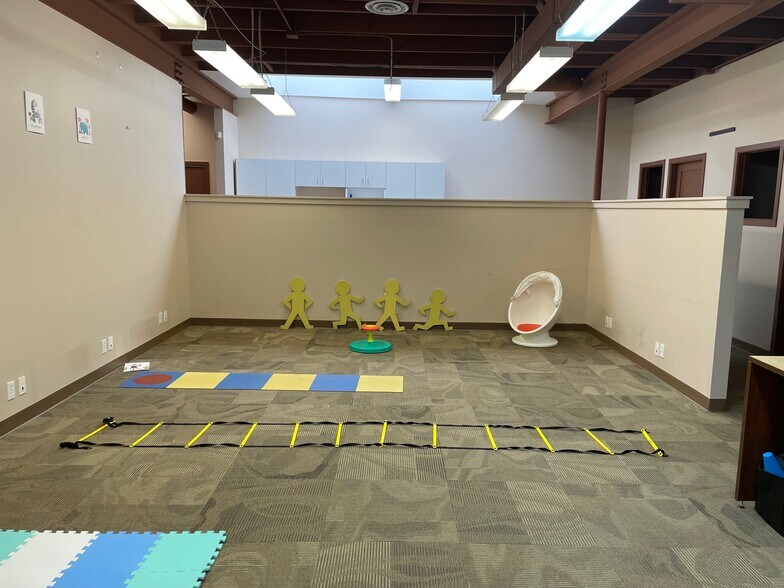 More Photos Of 10525 116 St NW, Edmonton Medical For Lease