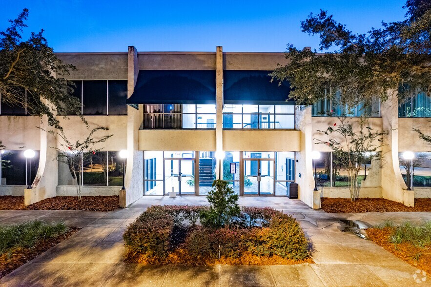 More Photos Of 5104 N Orange Blossom Trl, Orlando Office Residential For Lease