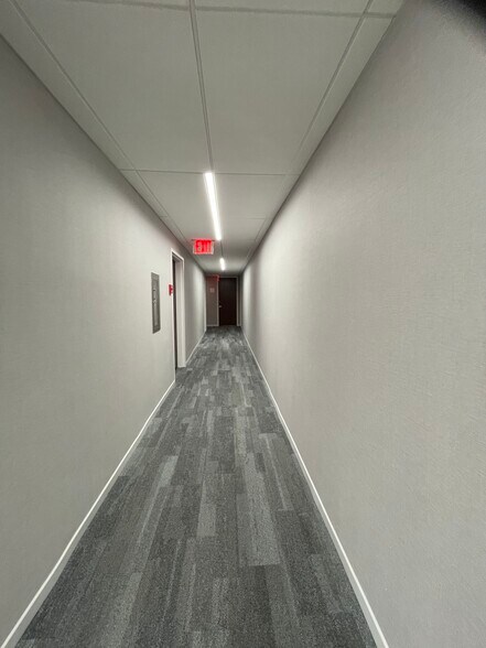 More Photos Of 60 Cutter Mill Rd, Great Neck Office For Lease