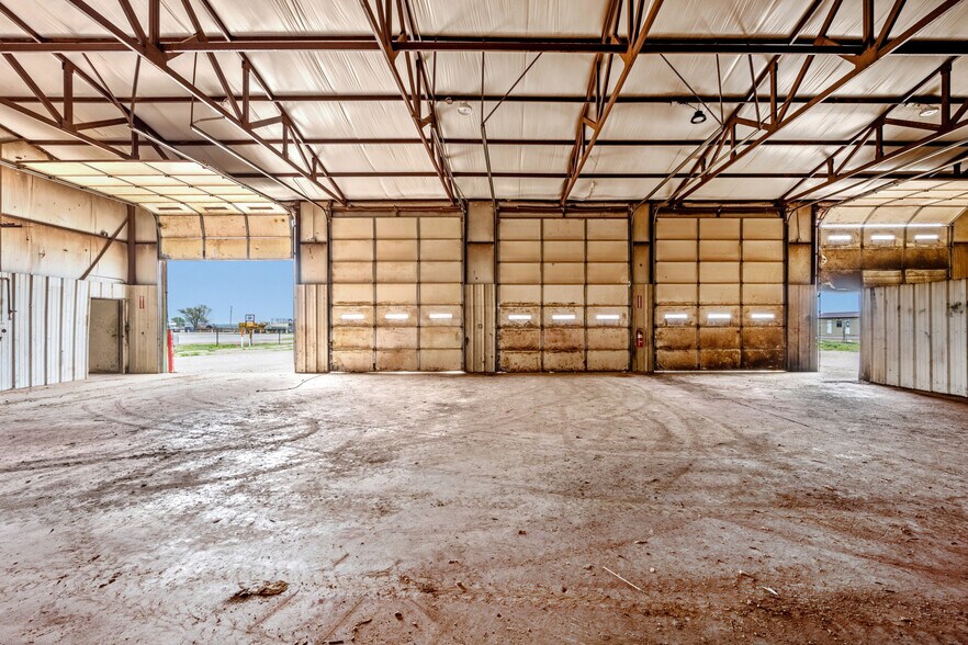 More Photos Of 403 Linwood Plz, Lindsay Warehouse For Sale