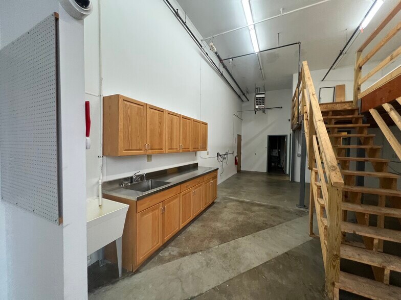 More Photos Of 59 Chennel Dr, Concord Office For Sale