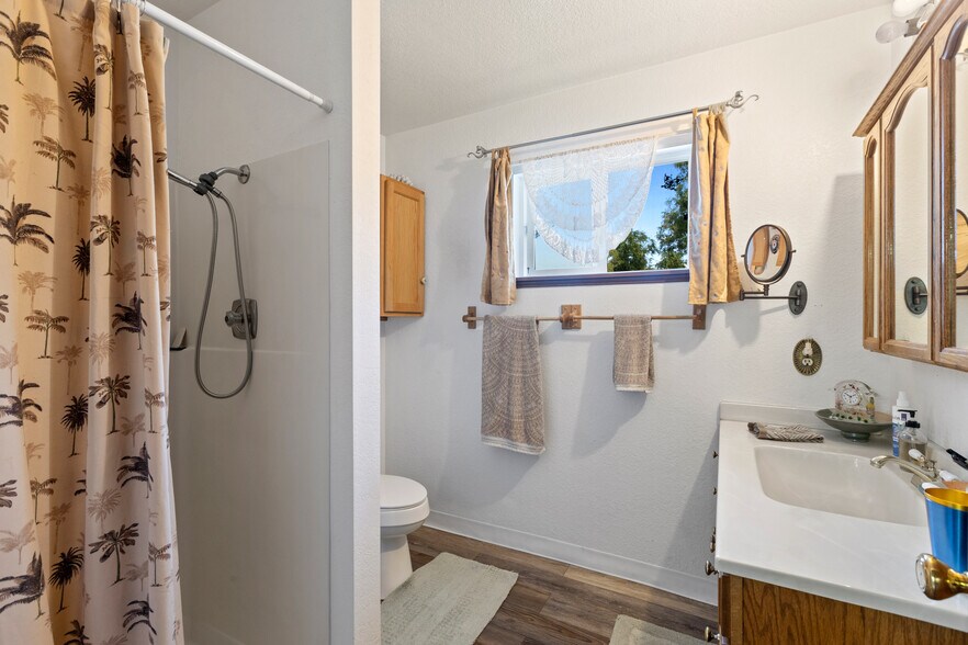 More Photos Of 5565 NE Stephens St, Winchester Auto Repair For Sale