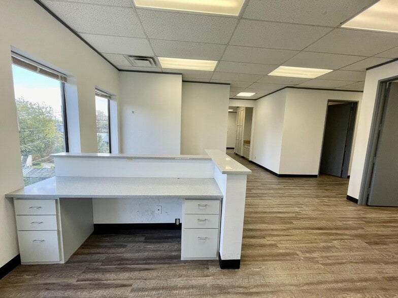 More Photos Of 630 W 34th St, Austin Medical For Lease