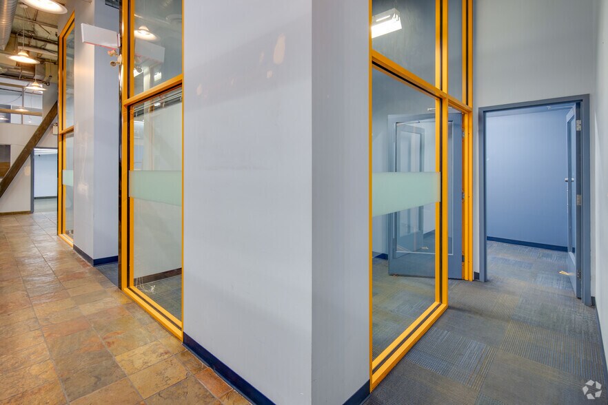 More Photos Of 541-547 Seymour St, Vancouver Storefront Retail Office For Lease