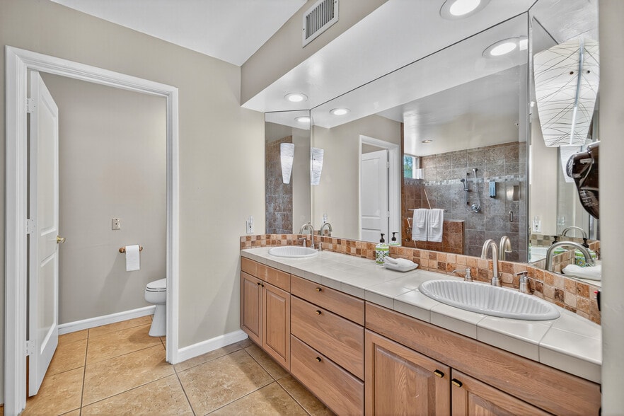 More Photos Of 67590 Jones Rd, Cathedral City Hotel For Sale