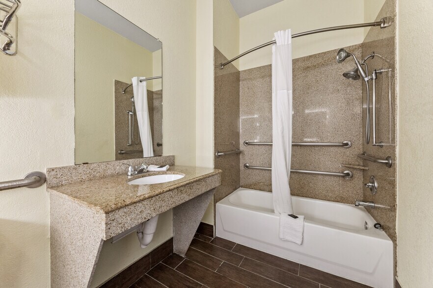 More Photos Of 2601 Spencer Hwy, Pasadena Hotel For Sale