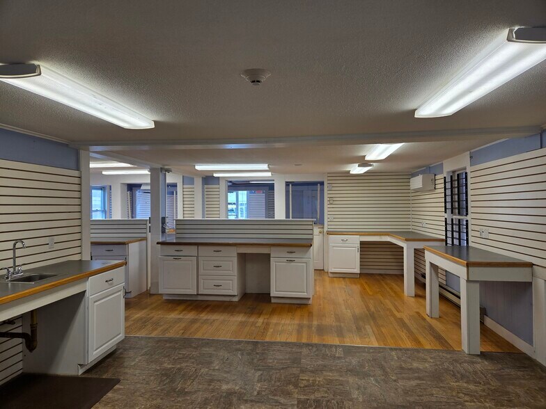 More Photos Of 290 Main St, Athol Storefront Retail Residential For Sale