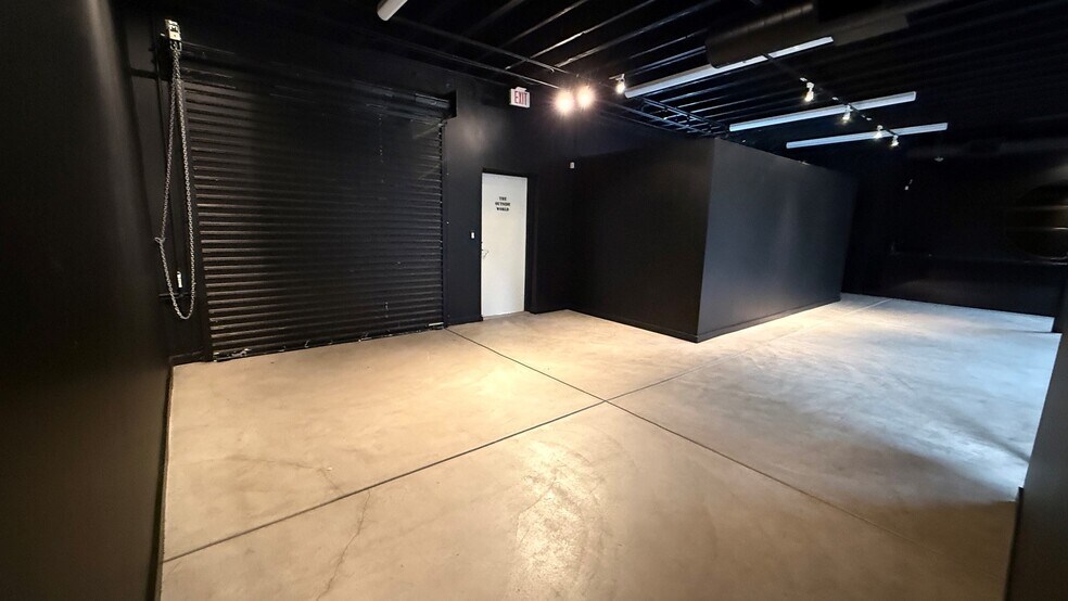 More Photos Of 3717 W Jefferson Blvd, Los Angeles Showroom For Lease