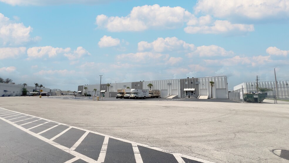 Primary Photo Of 9102-9116 NW 106th St, Medley Manufacturing For Lease