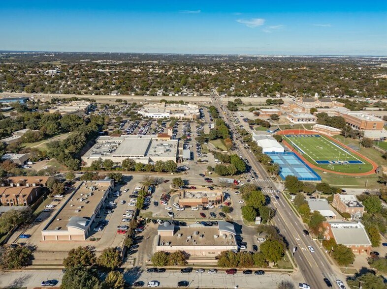 More Photos Of 3201 Hulen St, Fort Worth Veterinarian Kennel For Sale