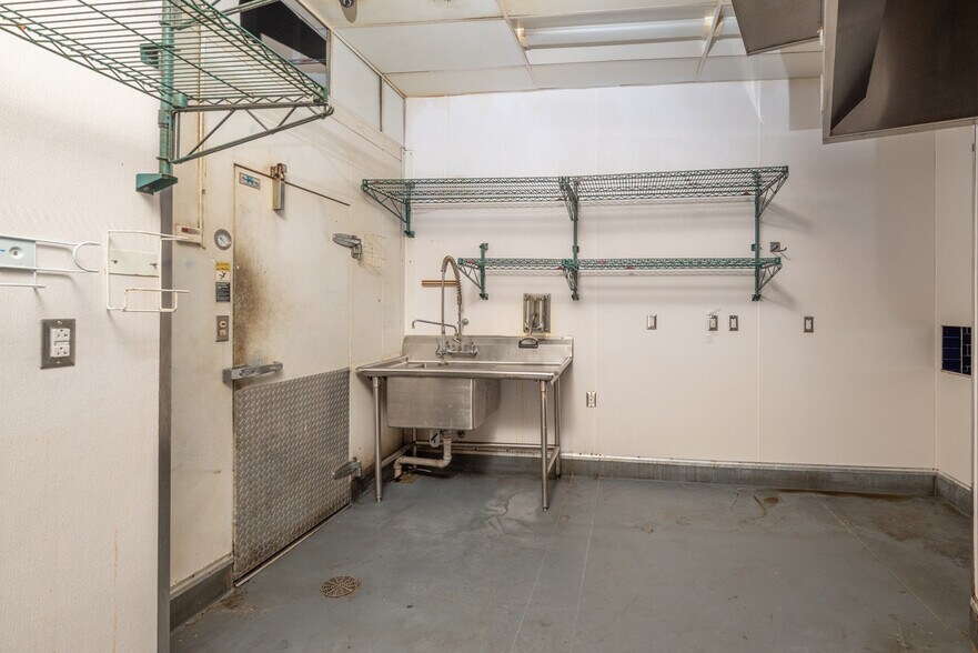 More Photos Of 87 Cotton Mill Rd, Starkville Storefront For Lease