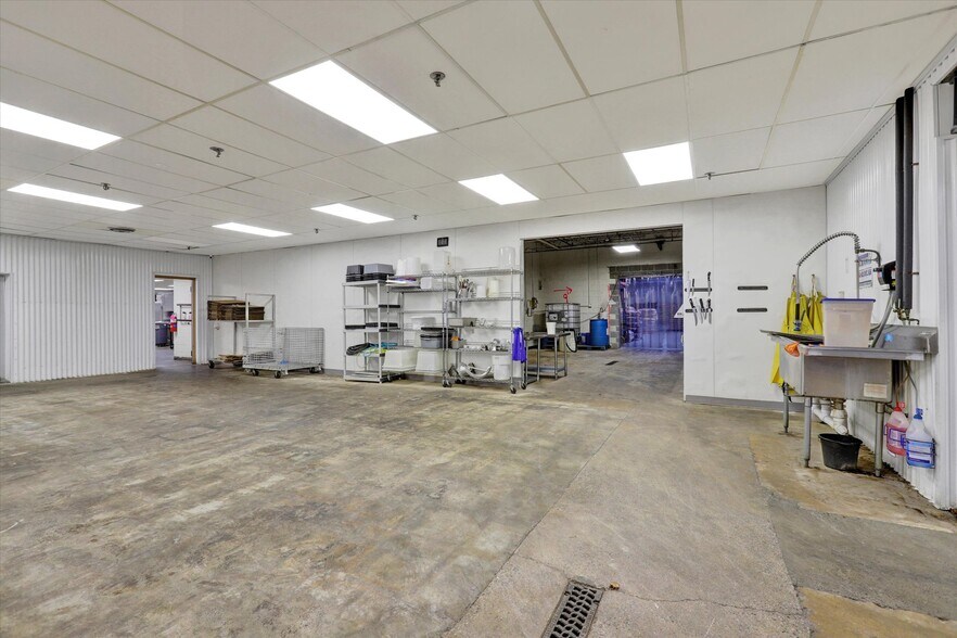 More Photos Of 457 E North St, Carlisle Flex For Sale