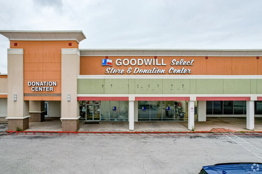 More Photos Of 151-395 W Main St, League City Unknown For Lease