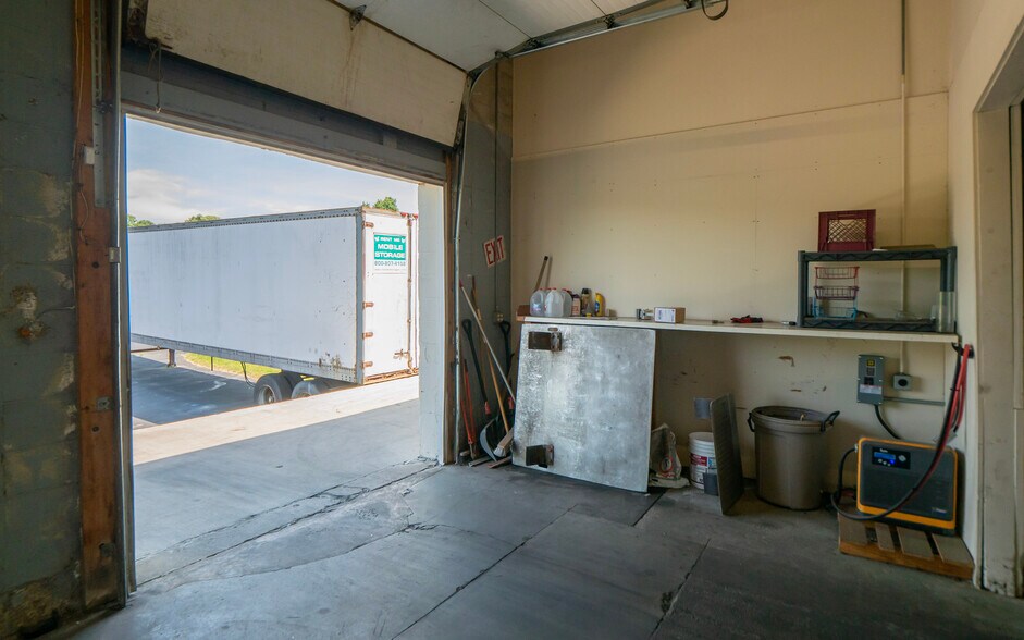 More Photos Of 72 Johnny Cake Hill Rd, Middletown Distribution For Sale